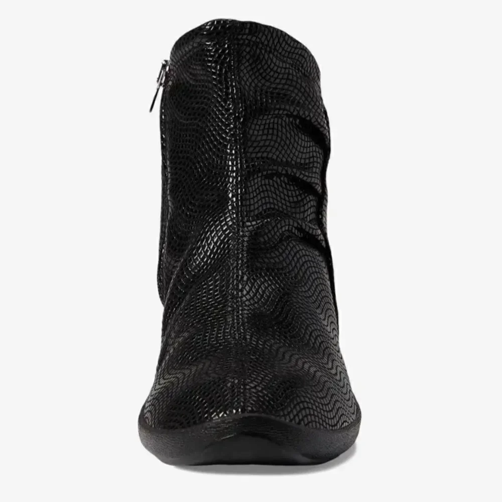 ARCOPEDICO Women’s Croc Shoes in the Size 41/9.5-10 US Size in Black Color